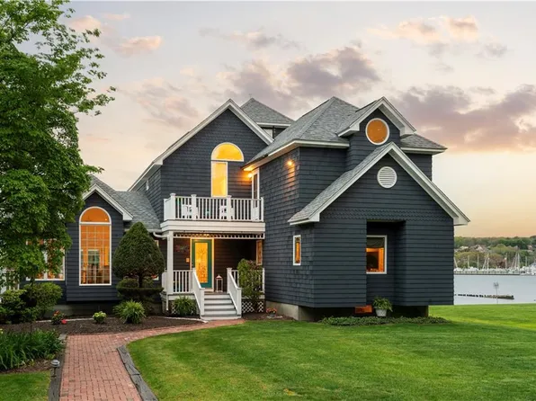 76 Melbourn Rd, Warwick, RI 02886