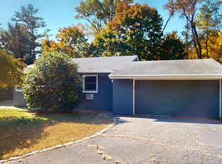 42 Hillsboro Dr, West Hartford, CT 06107