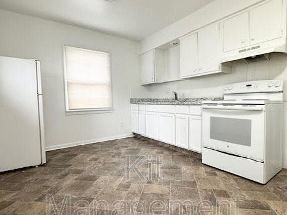 3rd image of 5732 Gay St