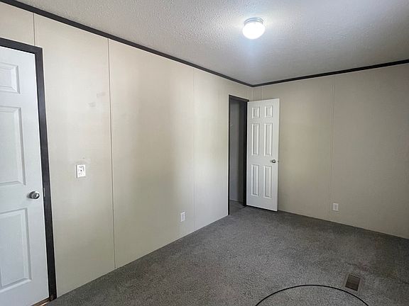 5th image of 87 E Manor St