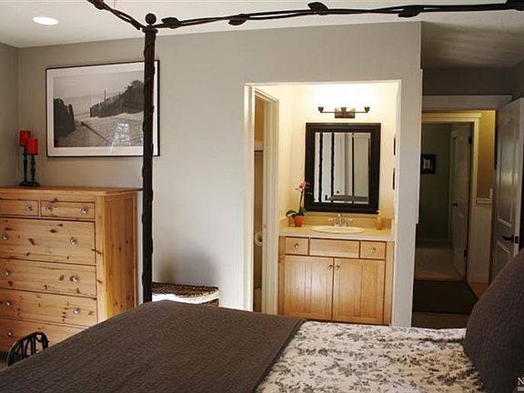 5th image of 1121 Cowan Ln