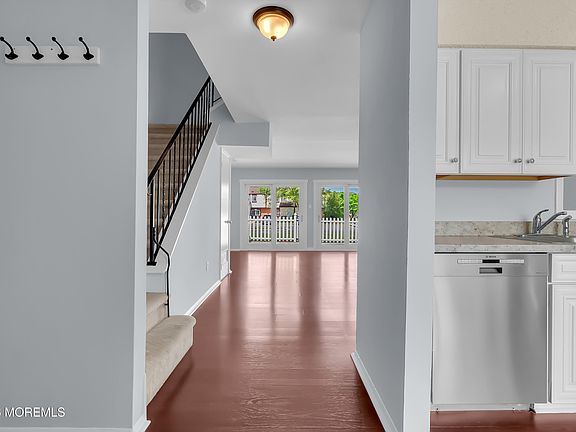 5th image of 2 Foxwood Court #97