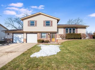 1010 Concord Ln, Hoffman Estates, IL 60192