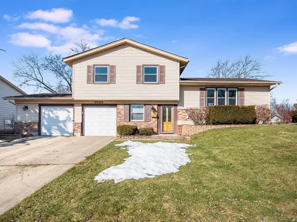 1010 Concord Ln, Hoffman Estates, IL 60192