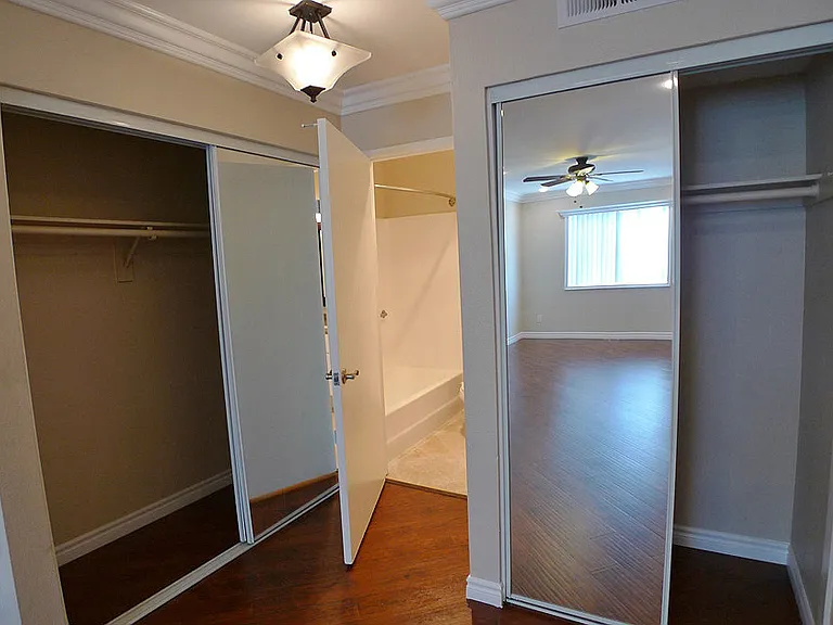 Villa De Adel Apts — Photo 81
