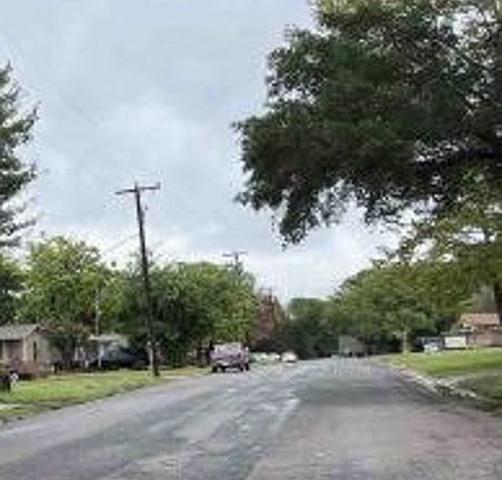 Exterior Neighborhood (street photo)