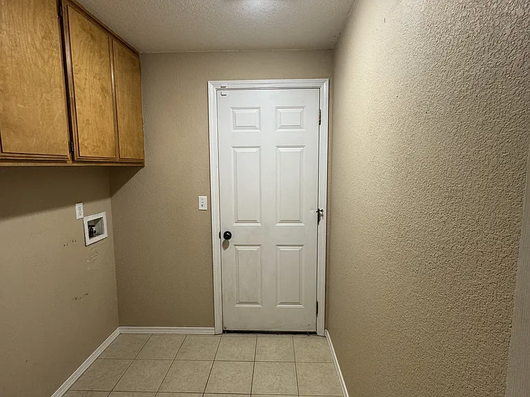 935 Fairfield Cir — Photo 14