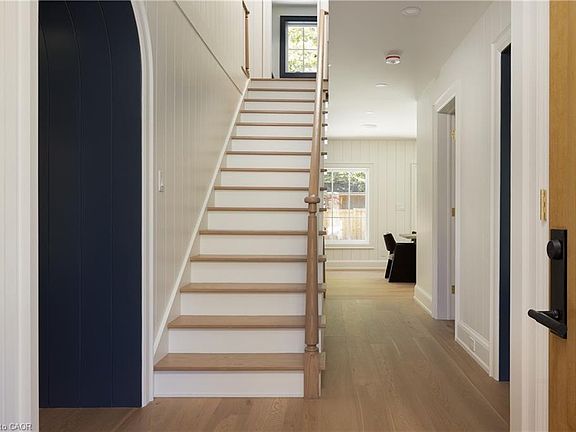 5th image of 130 Edgecliffe Pl