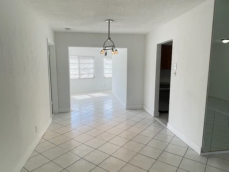 7200 NW 77th St — Photo 8