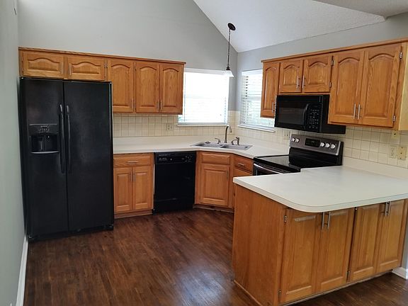 5th image of 14822 Goodman St