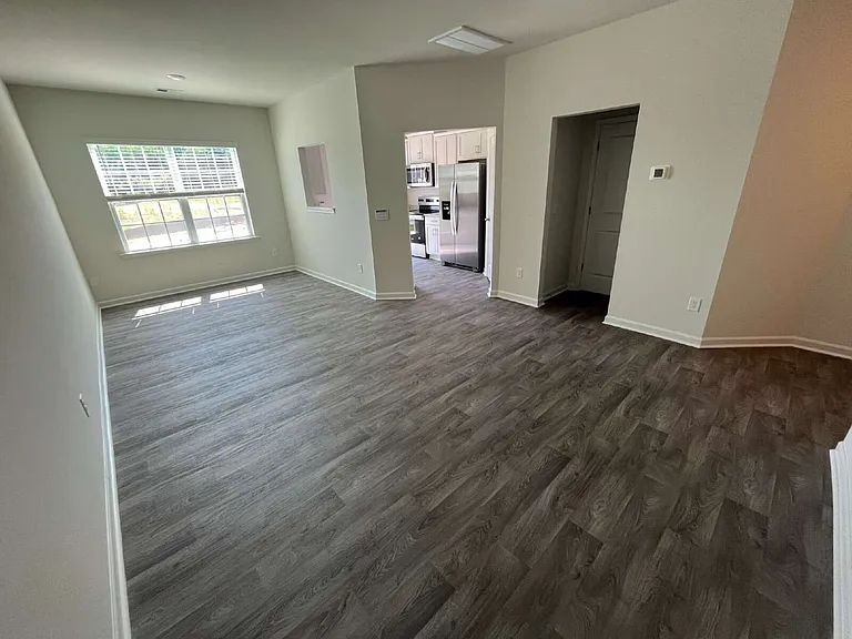 175 Moyer Dr — Photo 2