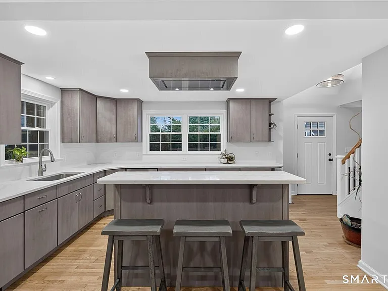 45 Richmond Ave — Photo 6
