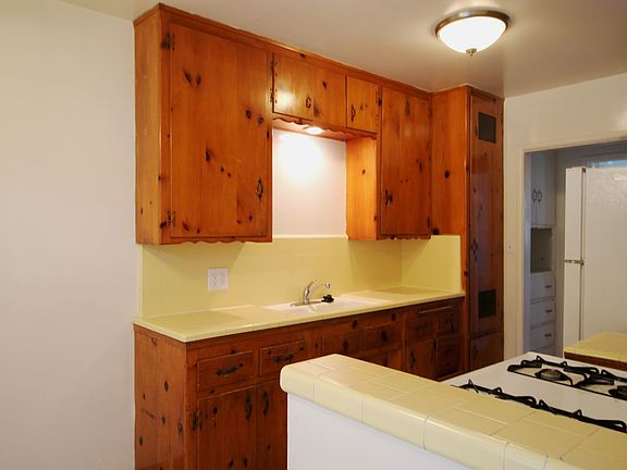 5th image of 3037 E 4th St APT 5