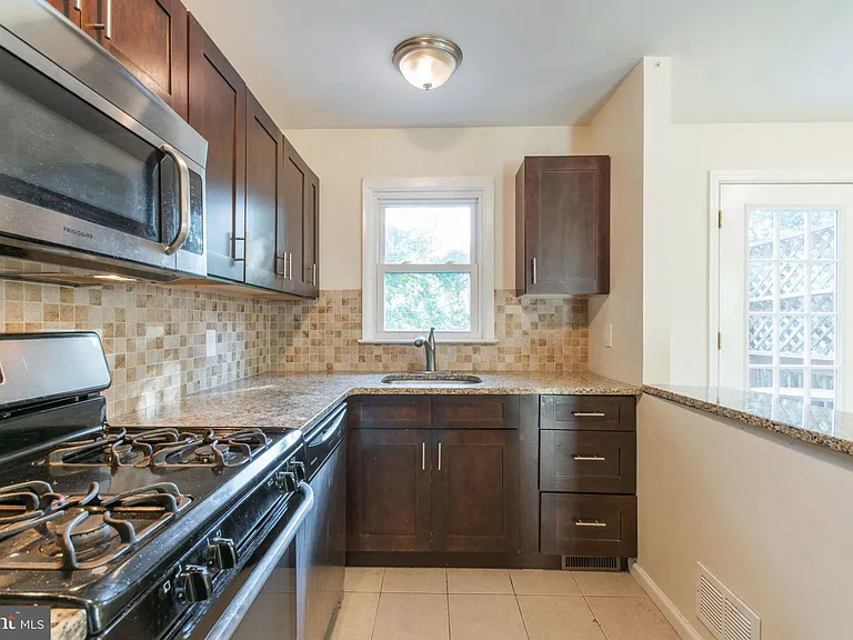 149 N Harrison St — Photo 7