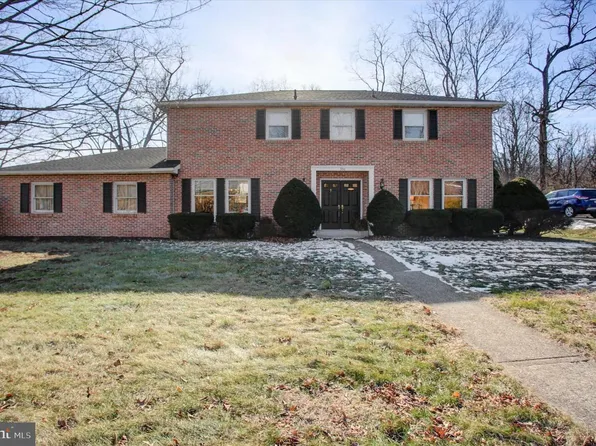 300 Acre Dr, Carlisle, PA 17013