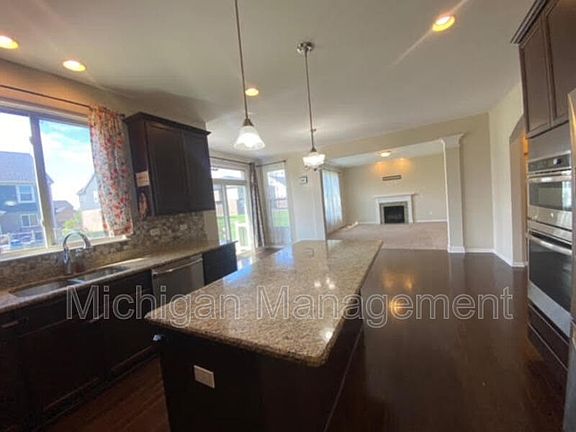 5th image of 50323 Woodford Dr