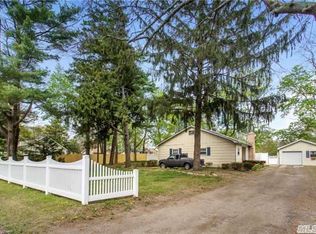 1053 Walnut Ave, Bohemia, NY 11716