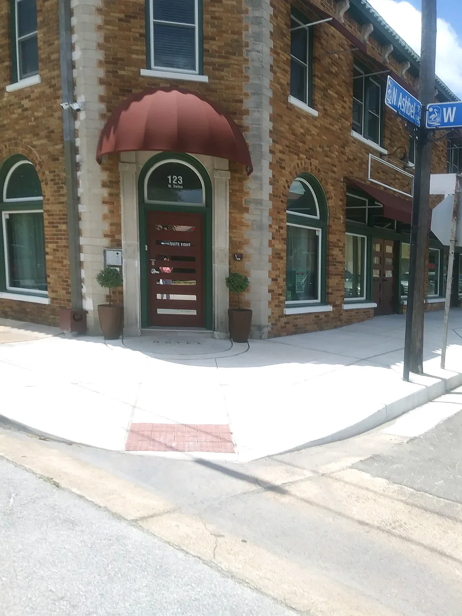 Building Photo - 123 W Defee St #1