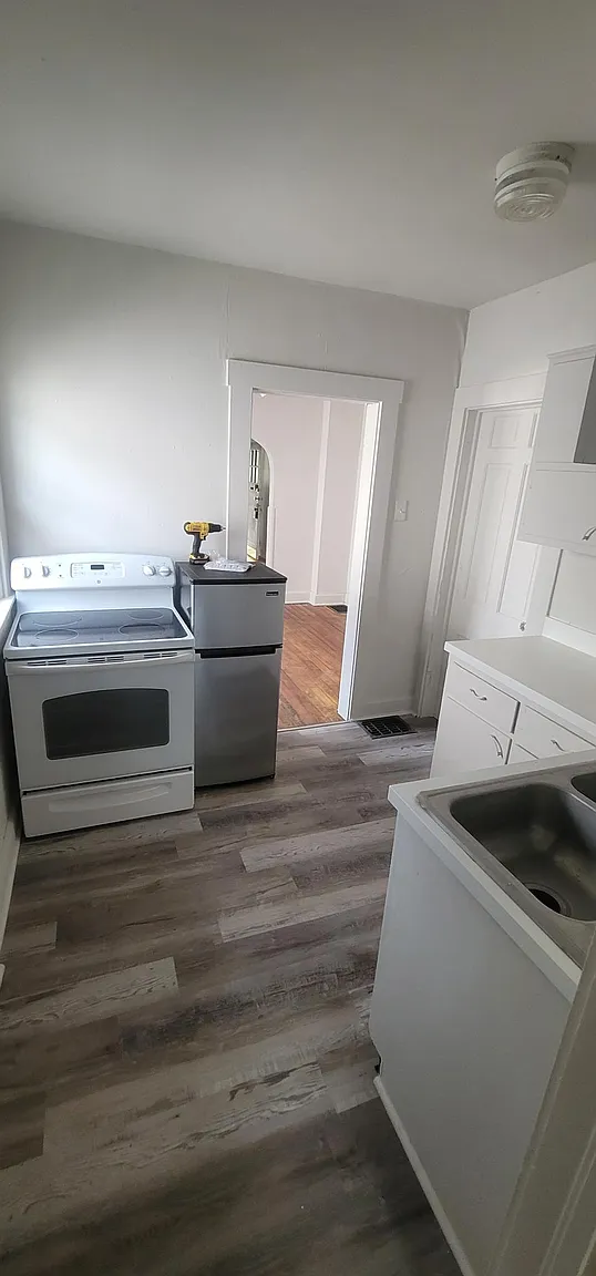 1509 Finley Ave photo 1