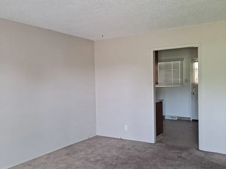 1626-1628 Hollywood Dr — Photo 2