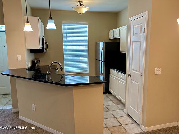 4th image of 13703 N Richmond Park Dr #2504