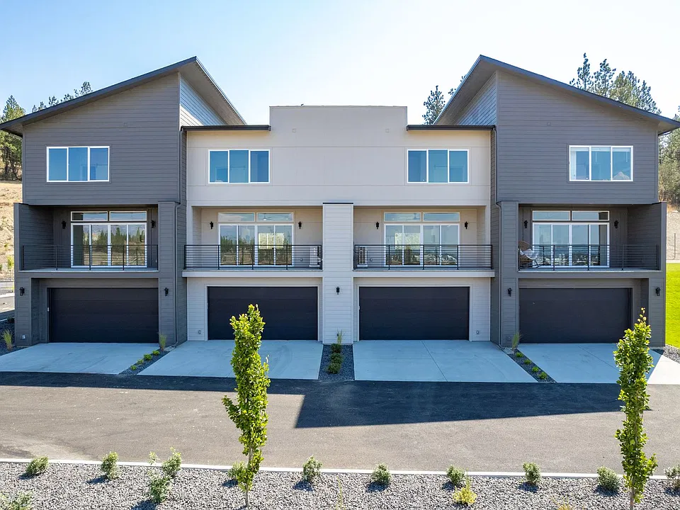 The Vistas Townhomes - 4512 North Dearborn Drive