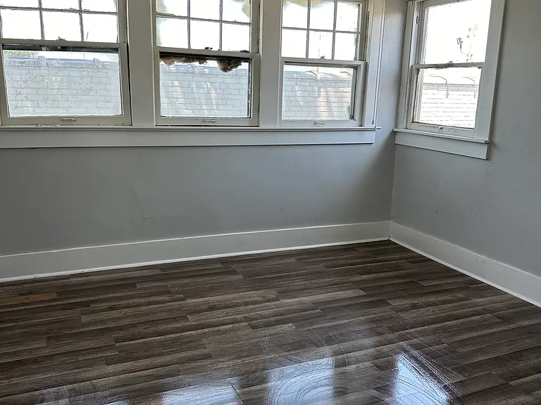 1253 Thomas St — Photo 16