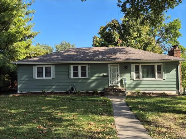 1913 Grand Ave, Leavenworth, KS 66048