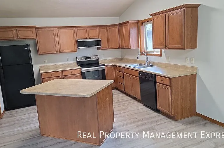 3205 N Aurora Ave — Photo 6