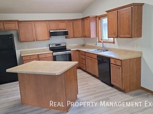 3205 N Aurora Ave, Sioux Falls, SD 57107