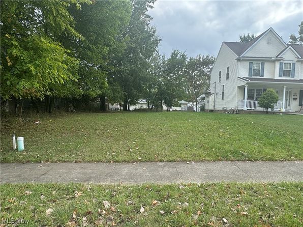8215 Marlborough Ave, Parma, OH 44129