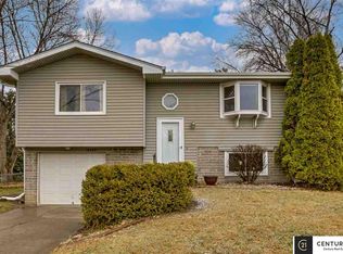14620 Echo Hills Dr, Omaha, NE 68138