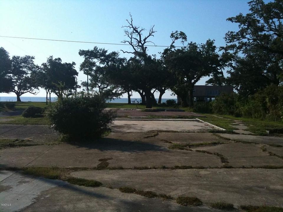 1st image of 132 English Village Dr