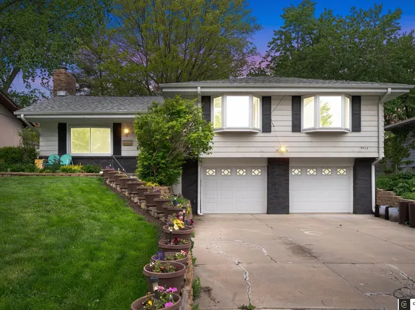 9412 Mockingbird Dr, Omaha, NE 68127
