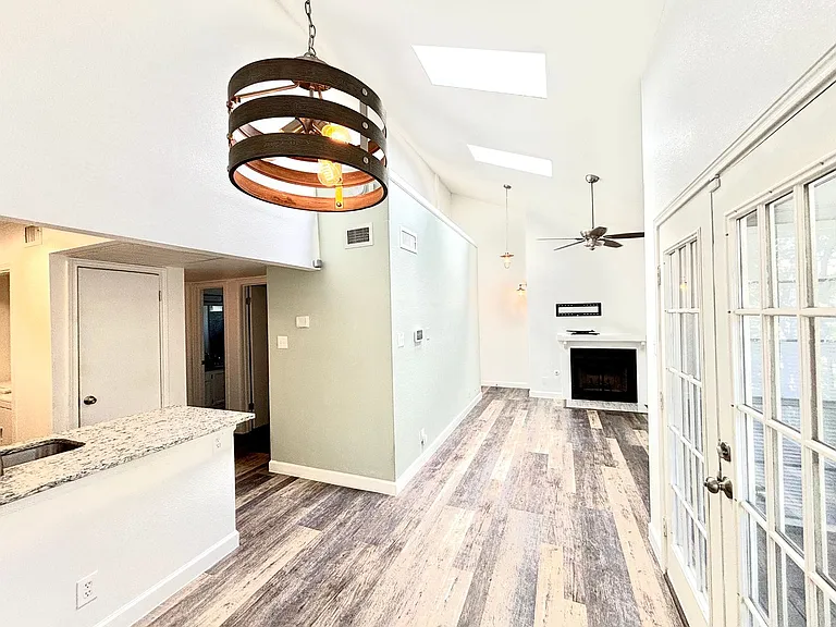 8611 Datapoint Dr #32 — Photo 7