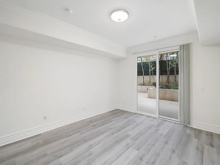 2306 Fox Hills Dr — Photo 18