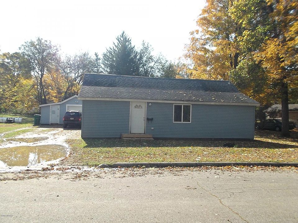 1st image of 220 Sherwood St