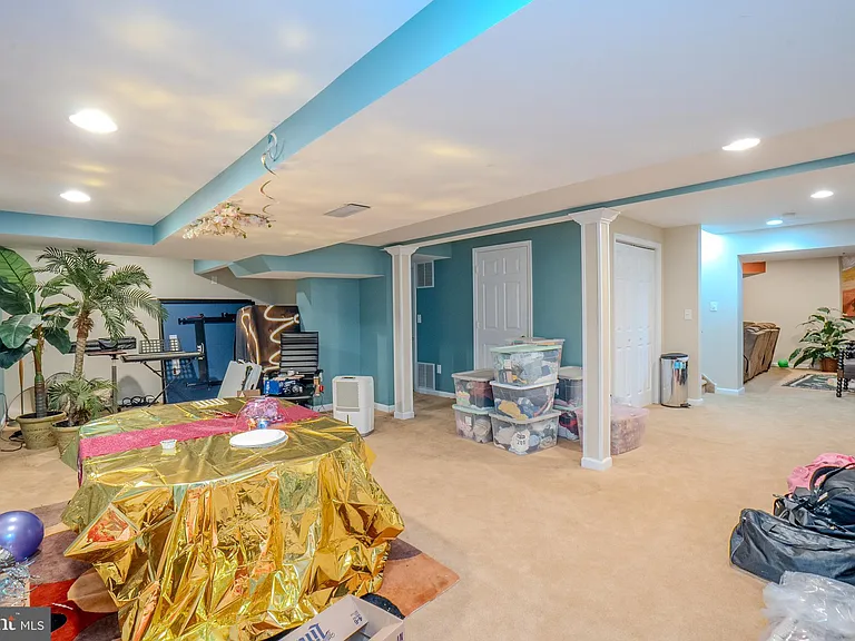 61 Amherst Way — Photo 45