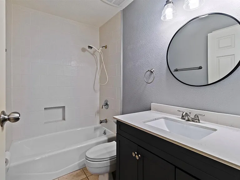 210 Pecan Valley Ct — Photo 21