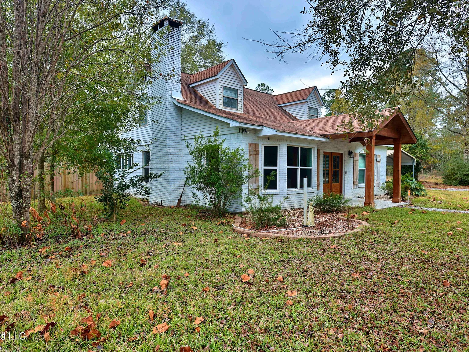 5 bed, 4.0 bath, 3443 sqft, $3,200 — Photo 2