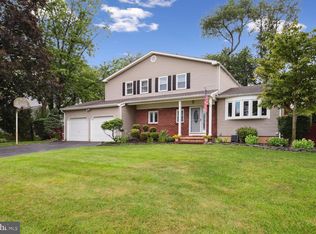12 University Dr, Hamilton, NJ 08619