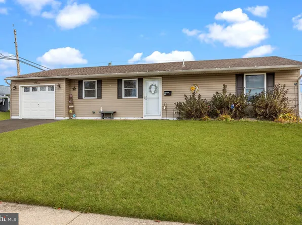 179 Crabtree Dr, Levittown, PA 19055