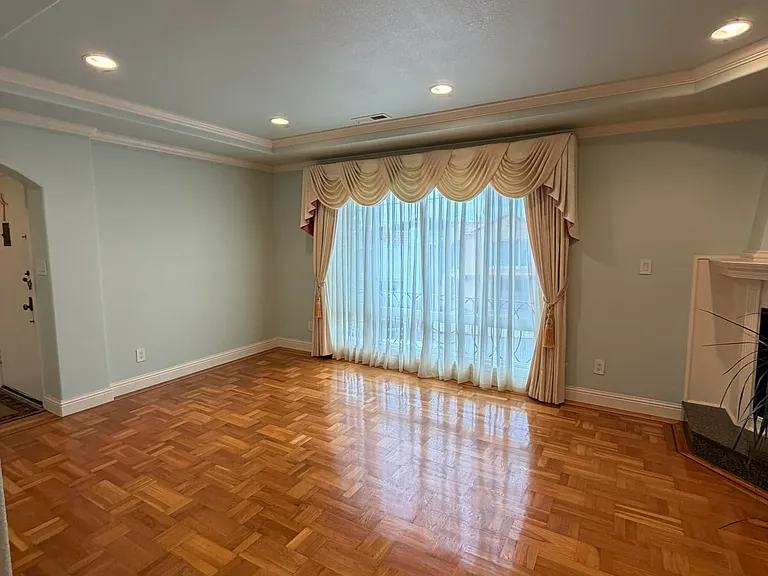 610 Prague St — Photo 6