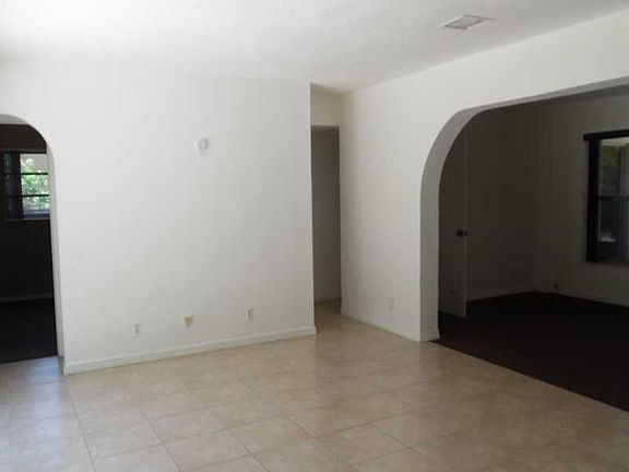 4th image of 3301 SW 44th St