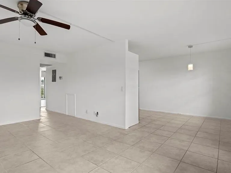 2044 Hythe #C-1 — Photo 3