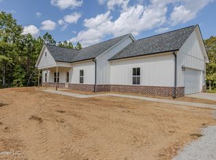 90 Tara Rd, Holly Springs, MS 38635