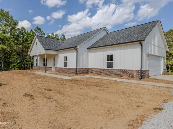 90 Tara Rd, Holly Springs, MS 38635