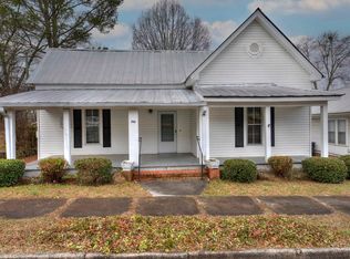 716 College St, Calhoun, GA 30701