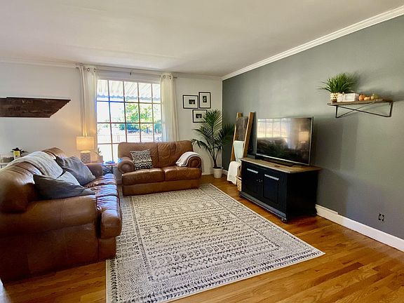 4th image of 4831 Lindell St
