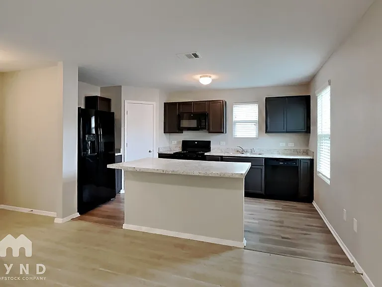 9539 Apple Ridge Ln — Photo 3